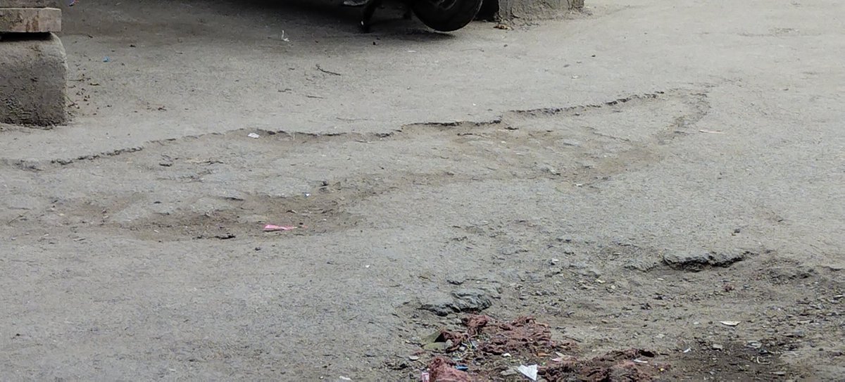 Rohit4MRA's tweet photo. @iamVisheshravi 

Happy Diwali Vishesh Ravi ji...

Please see photos of road between A-29, Double Storey, Motia and B-Block, Motia Khan.

It is causing problems for commuters. 

Only minor repair is required...

Request you to please send some team to repair the same.

Thanks https://t.co/hw8zaCytCC
