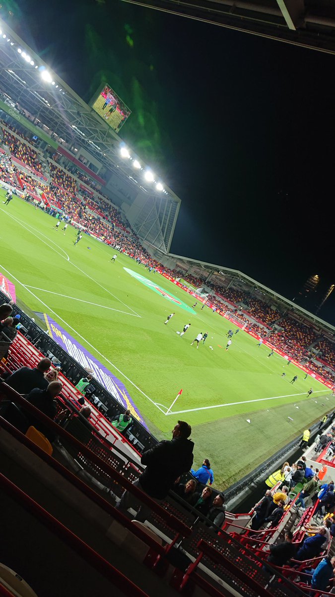 emilyt52's tweet photo. Trip to the capital for Brentford (A) in the cup. Heads held high for us #swfc 👏 🦉 💙 https://t.co/RLSI8g1vKj