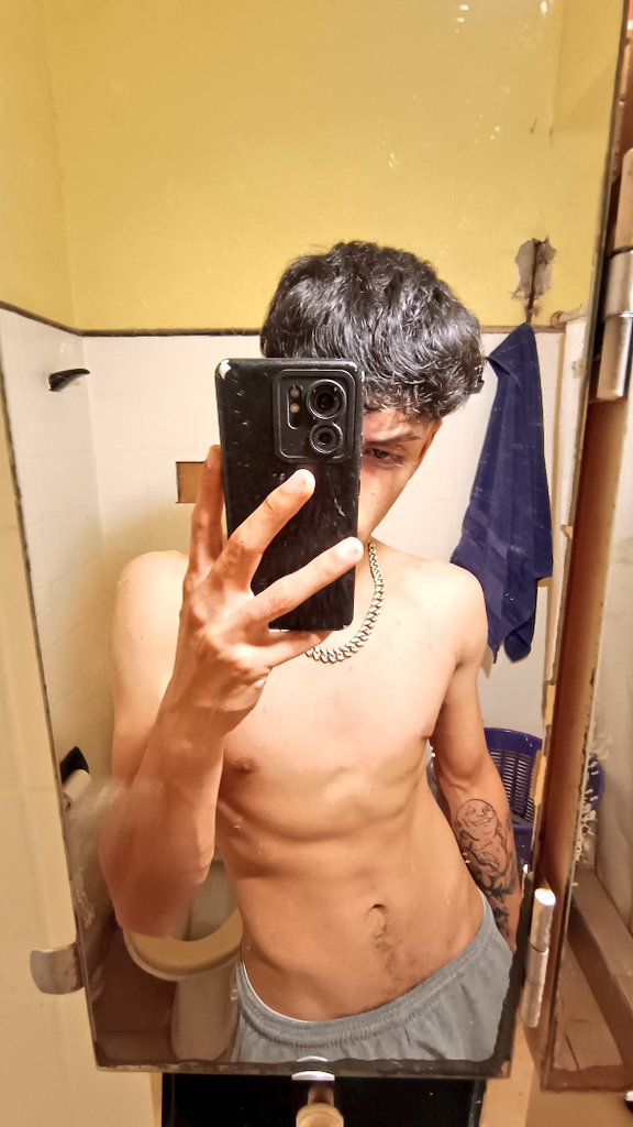 👽