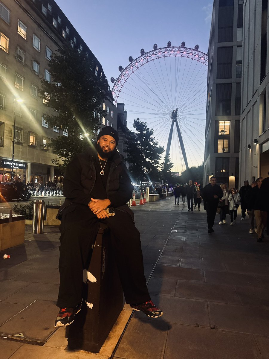 ChopMosley's tweet image. Definitely wanna go back to London 🇬🇧