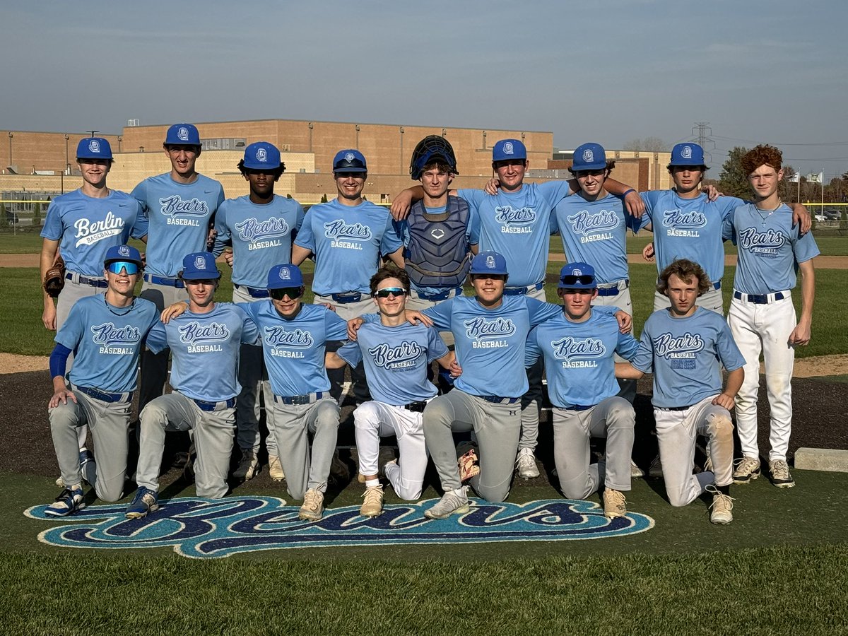 Congratulations Team Valor!! 2024 Royal/Valor Series Champs! Big game 5 win 5-3 in 10 innings to take the series 4-1. Great pitching, great defense and timely hitting. Winning the Double Blue baseball way! #BEARS 🐸