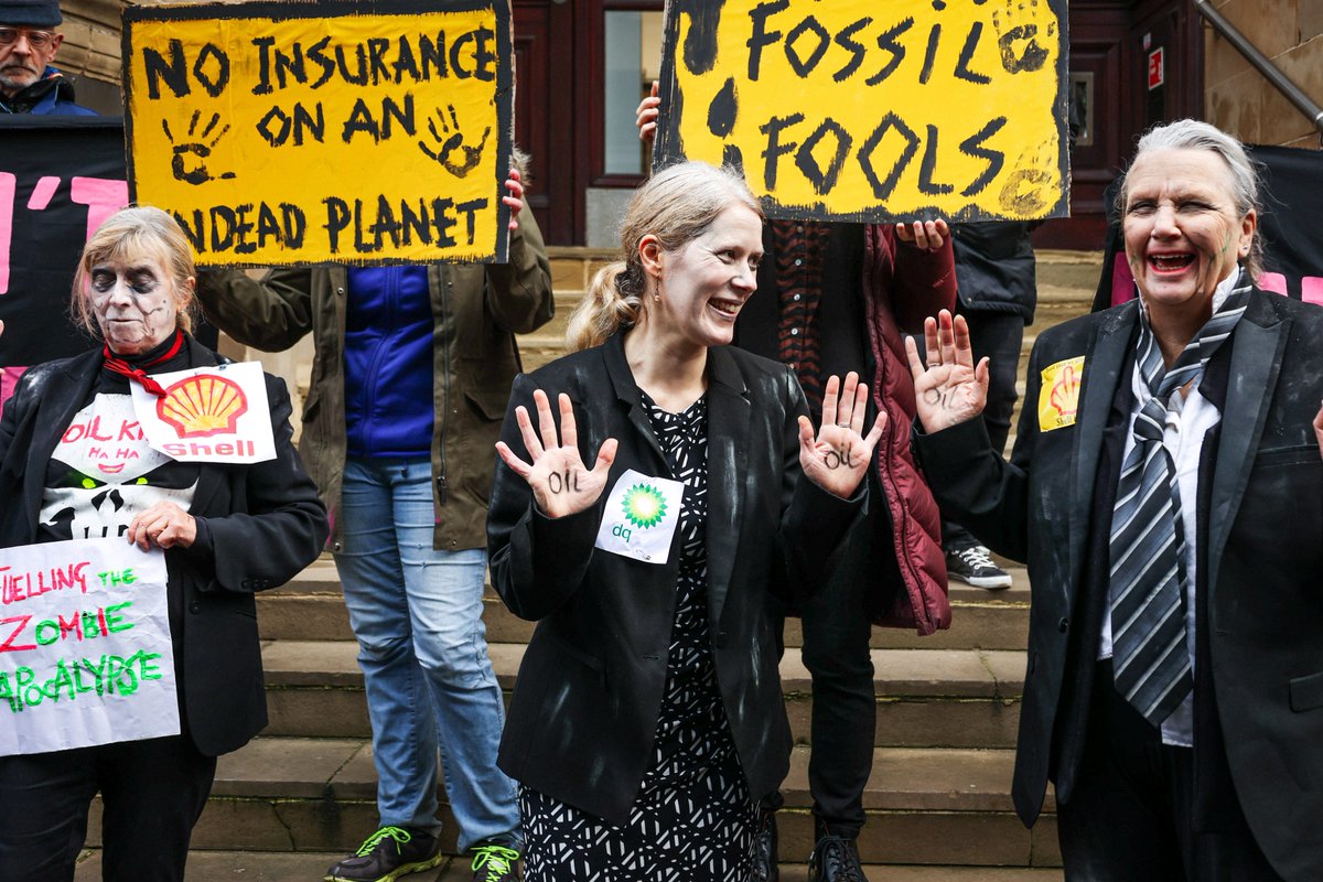 #ExtinctionRebellion #Scotland protested outside the #Glasgow offices of insurance companies Howden Group, AIG &amp; AXA that enable new fossil fuel projects

Activists dressed as zombies danced a Killer Driller routine - there’s no insurance on an undead planet!
#InsureOurSurvival