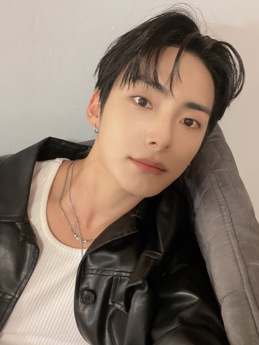 official_ACE7's tweet photo. [#에이스_박준희]

Legend of Poland💯💯💯💯👍🏻😱

#ACE #에이스 https://t.co/9xb4kP5Ag8