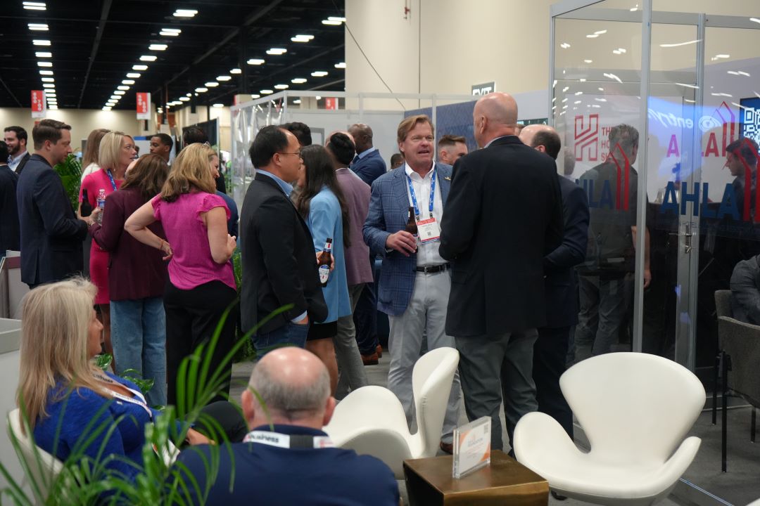 AHLA's tweet photo. We're showing our AHLA Allied members some love and appreciation at @thehospshow! Thank you for your dedication and support of AHLA. 🤝

#TheHospitalityShow https://t.co/6NCK6Ygk5c