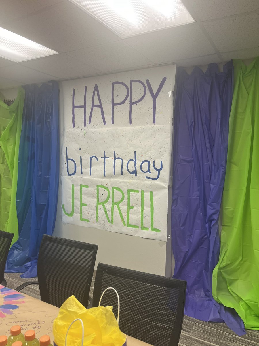 JerrellBoykins's tweet photo. Thank you to everyone for all the birthday wishes. It was a great one, wasn’t expecting a surprise party at internship but I’m truly grateful for it. Year 22 is off to a great start❤️🙏🏾 https://t.co/MS0S9TePjO