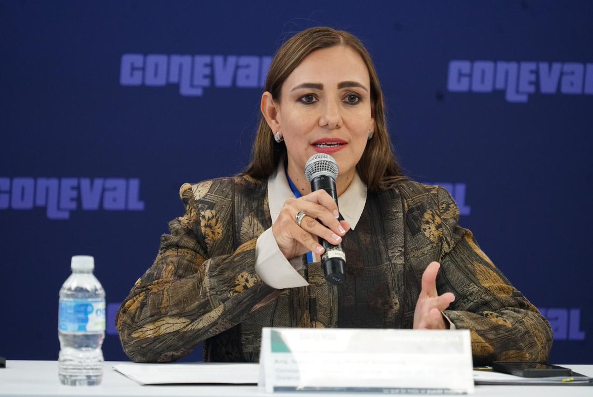 coneval's tweet photo. .@Isaura_Martos, Presidenta del @inevap_dgo, explicó cómo la evaluación fortalece la democracia: 👇

✅ Apoya la supervisión legislativa
✅ Genera conocimiento sobre políticas públicas
✅ Mejora la gestión pública
✅ Socializa los hallazgos de las evaluaciones https://t.co/zujk0TI68H