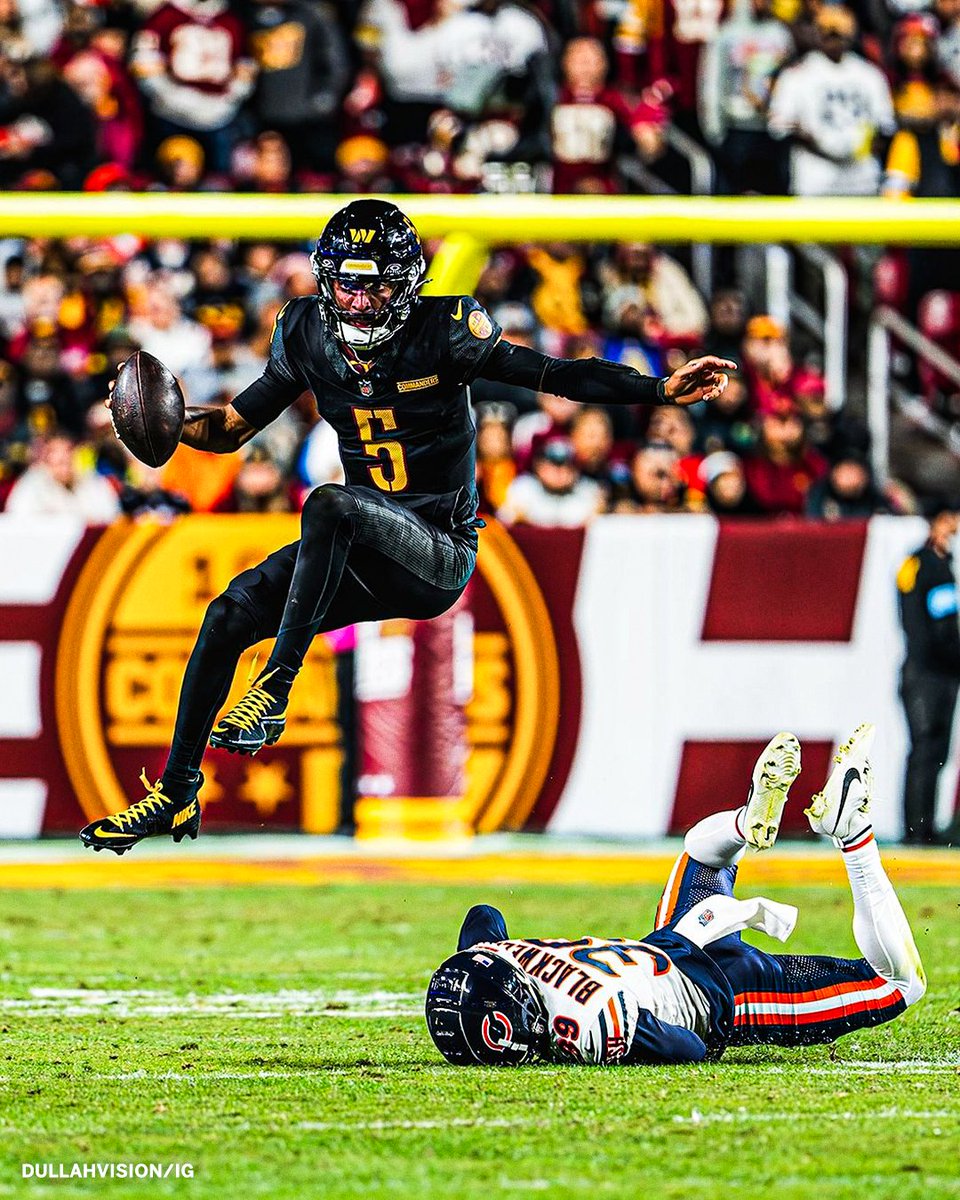 NFL_DovKleiman's tweet photo. Photo of the Year for Jayden Daniels 😳

(📸 @Dullah_vision) https://t.co/byJxAikq2R