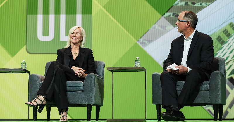 UrbanLandInst's tweet photo. 🎉 #FallMeeting Day 2 brought dynamic sessions &amp; insights! Don't miss Guinness World Record holder Bryan Berg’s card model demo &amp; Grammy Nominated song writer @jeweljk's finale on Wednesday! 

Explore the Emerging Trends in Real Estate® 2025 report: https://t.co/GNP5Xiuuhh