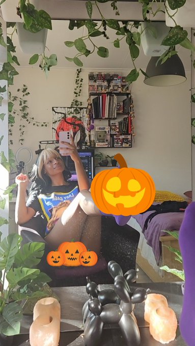 im showing off my new halloween socks, were getting seasonal for the foot freaks   @FeetFixOfficial https://t<a href="/tag/financialdomination"class="tags"><span>#financialdomination</span></a><a href="/tag/obeyme"class="tags"><span>#obeyme</span></a><a href="/tag/truedevotion"class="tags"><span>#truedevotion</span></a>