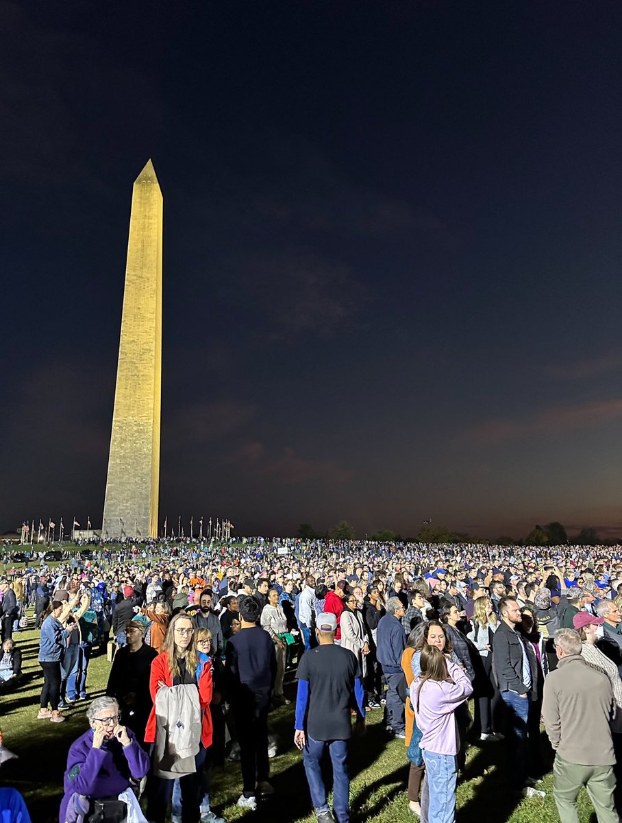 looongleggs's tweet image. Holy Chit!