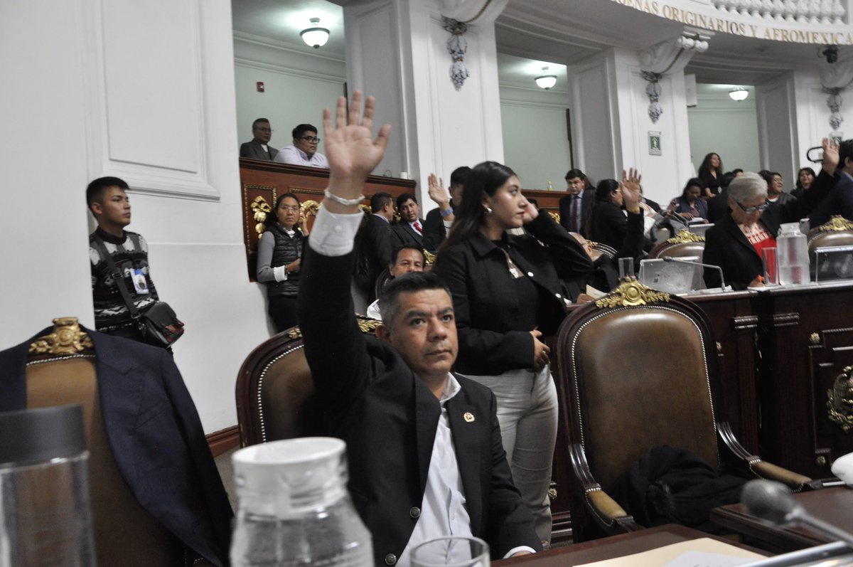 juanrubiog's tweet photo. ¡Seguimos trabajando por una Ciudad Mejor! Hoy participamos en una jornada más en el @Congreso_CdMex, impulsando iniciativas que buscan el bienestar de todas y todos. Con pasos firmes, vamos construyendo el Segundo Piso de la Transformación en nuestra capital.

#SigamosHaciendoHistoria
@MorenaCiudadMex
@GPMorenaCdMex