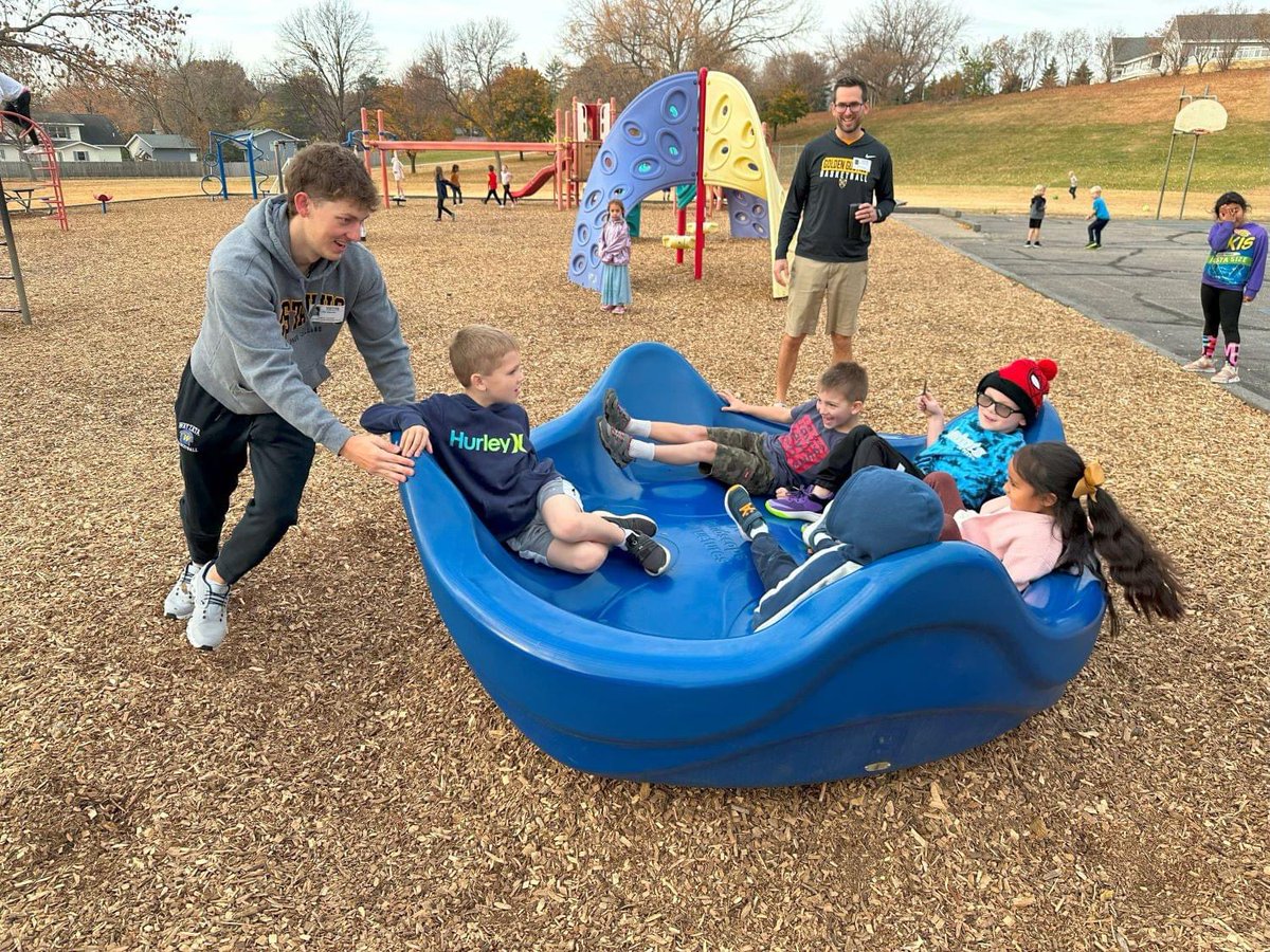 Gustavus Basketball tweet media