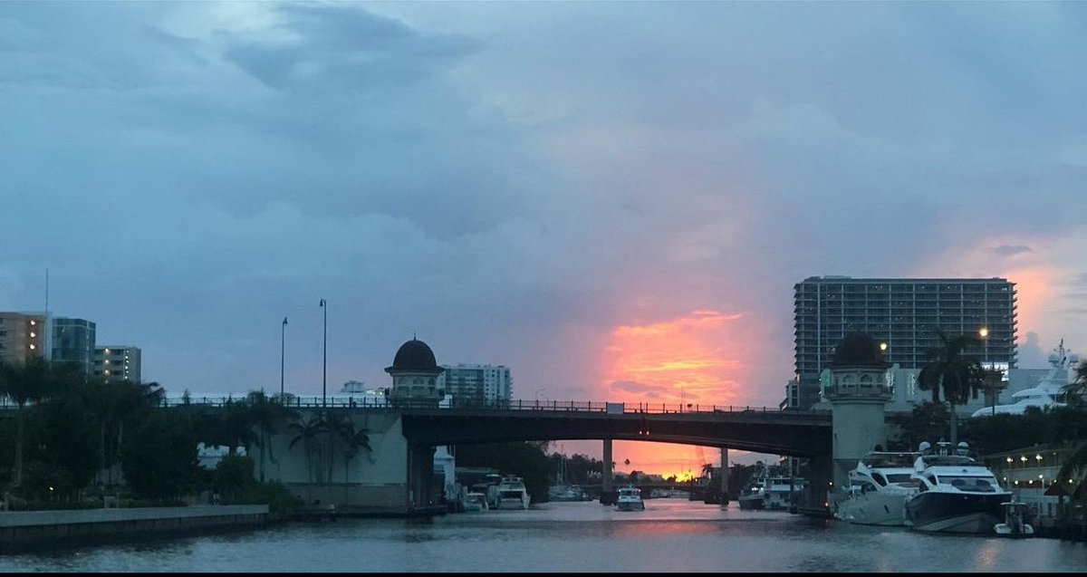 rtg_enterprises's tweet photo. Checkout this shot by one of our photographers! 

#miamiriver  #explore #water #sunset #boat #photooftheday #photography #explorepage https://t.co/Y677Yg2WLV