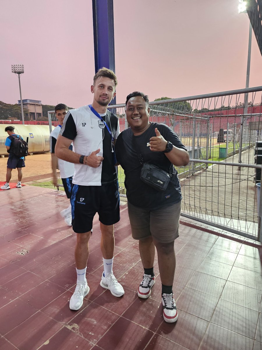 yogaaji26's tweet photo. Persib till i die 🤙 https://t.co/spt1VM74mD