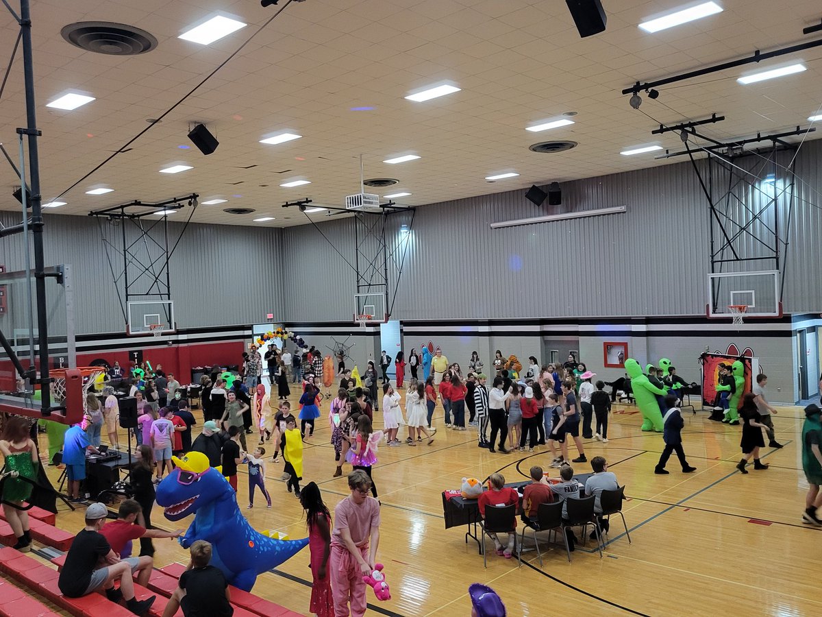 JessicaB_Writes's tweet photo. Great job, BHMS Student Council, for another great dance! So many students in costumes tonight. #BHMSD https://t.co/5r6VBw1f9A