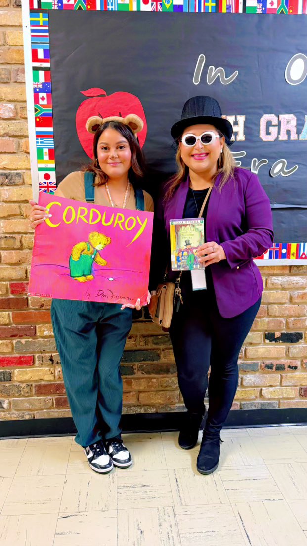 _MsDimass's tweet image. Welcome to Ms. Dimas&apos;s Toy Store! We have all types of toys to choose from! We have stuffed bears, giraffes, lions! Soldiers ready to march! Ballerina dolls that love to dance ballet! &amp;amp; clowns, that will make you laugh! 

Book parade was a success! 💚🧸 @GoomanES_AISD