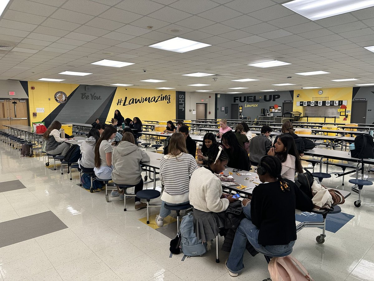HelpersJlhs's tweet photo. Yesterday’s Bingo event! https://t.co/j2iicGX8Rp