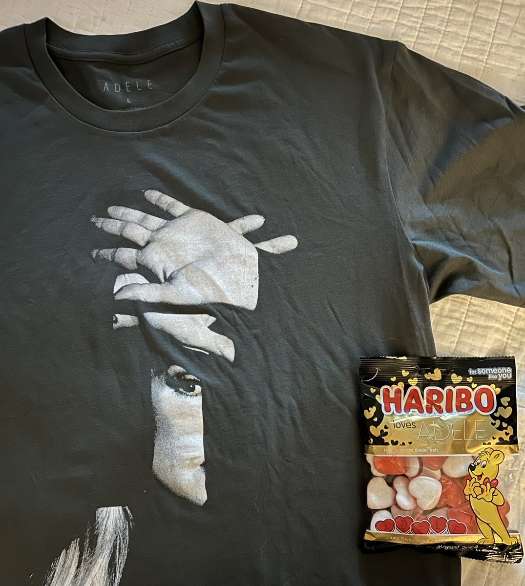 shellfire25's tweet image. Munich merch pt 2! Can’t thank you enough @Bananaji !!! Xoxo