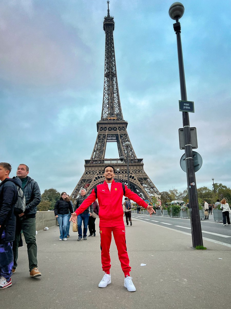 ‘Eiffel tower hate to see me coming’ 
&amp; I know yall tired of this pic 😂😎

Blessed to travel the world &amp; see the iconic places multiple times 🙏🏾🖤
 
#JDeasss #CanYouHearMeNow