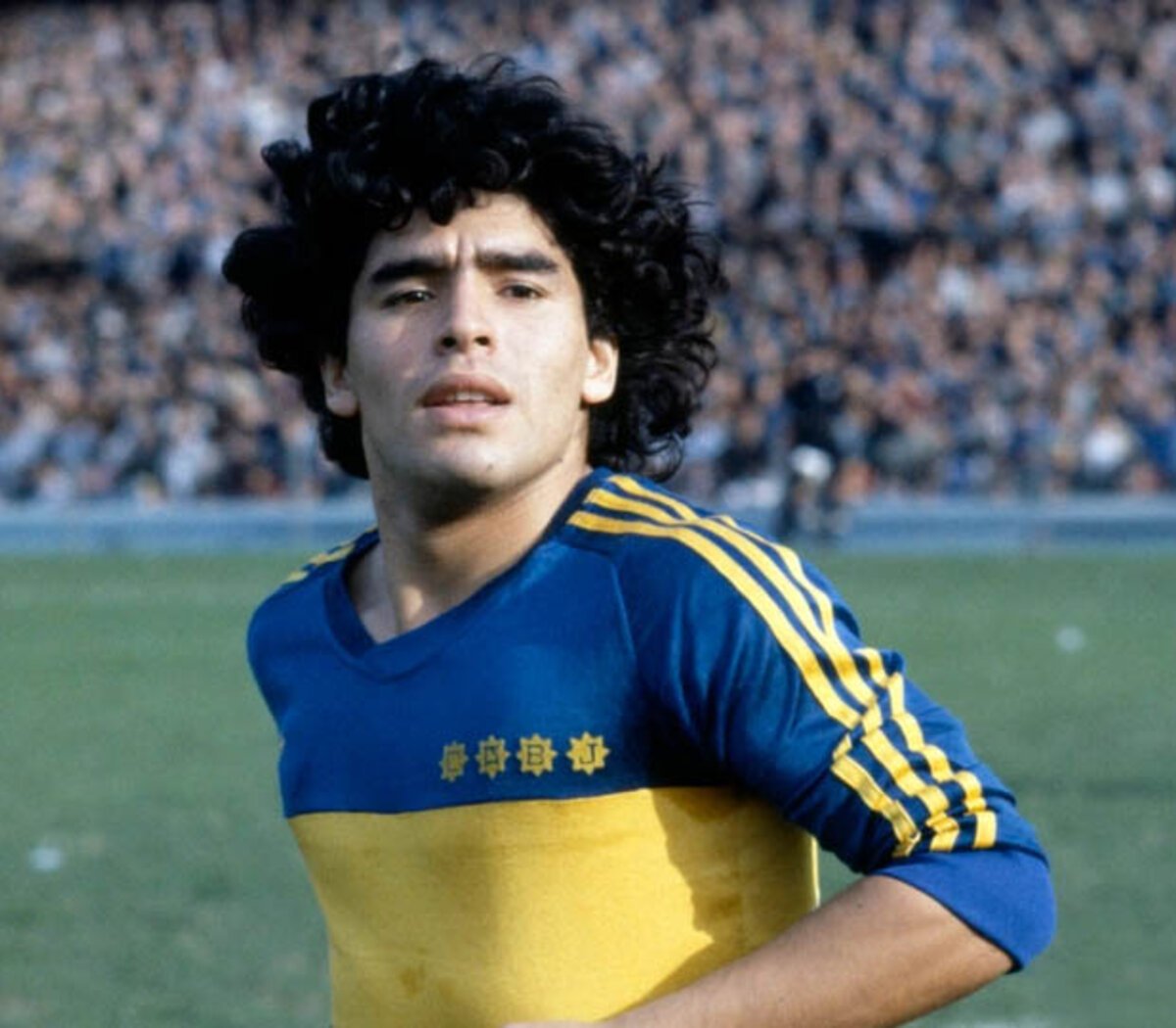 la12tuittera's tweet photo. 💙💛💙¡FELÍZ CUMPLEAÑOS, DIEGO ARMANDO #MARADONA!

🔙#UnDiaComoHoy, hace 64 años, nacía un emblema MUNDIAL para #Boca y Argentina. 

🌟Único e inolvidable. Te extrañamos, Diez.

♾#DiegoEterno https://t.co/2zKBIZaRyh
