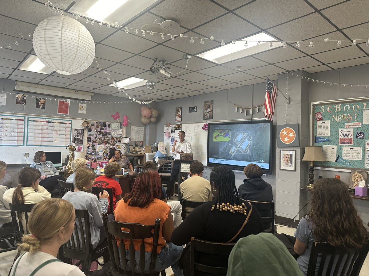 Today we welcomed our first guest speaker in a Freshman Seminar class!  Huge thanks to Doug Lawyer from <a href="/knoxchamber/">Knoxville Chamber</a> for sharing about his career path.  This is just the beginning of many great learning experiences! ✨<a href="/865academies/">The 865 Academies</a> <a href="/ashley_speas/">Ashley Speas</a>
