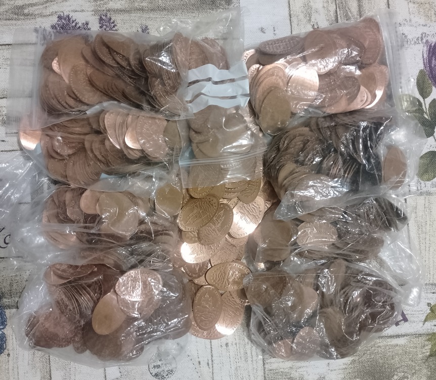 Elongando's tweet photo. Recibido nuevo lote. Casi 800 #monedaselongadas que quedarán apuntadas en las próximas horas en los "listados de reserva" de todos los suscriptores de Elongando. La suscripción está algo floja este año, esperamos que coja mejor ritmo en los próximos meses. Seguimos #elongando https://t.co/oPZ9hUADLl