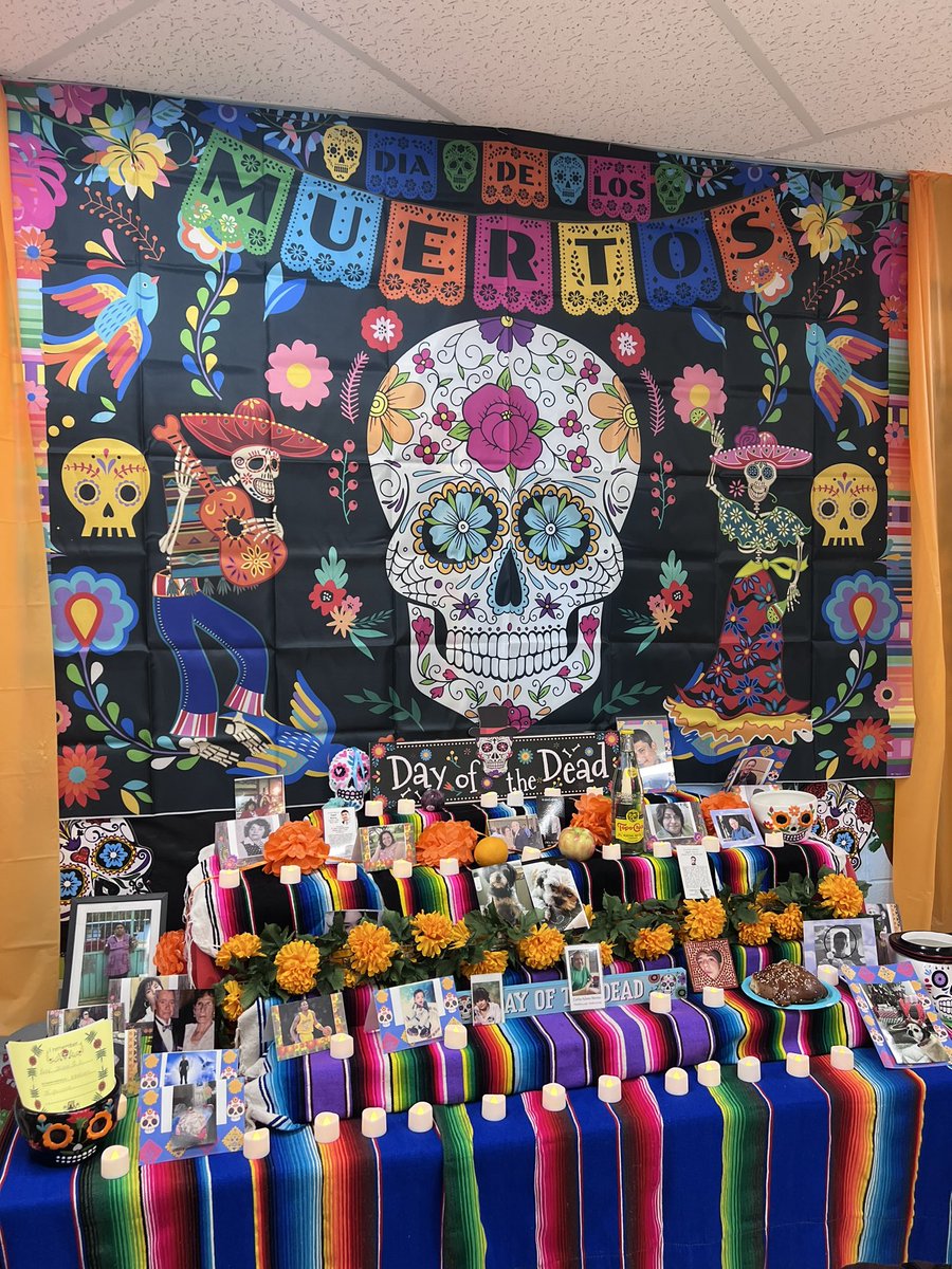 What an AMAZING event at <a href="/D59Byrd/">Admiral Byrd Elementary</a>. Dia de muertos ❤️💀 #CCSD59