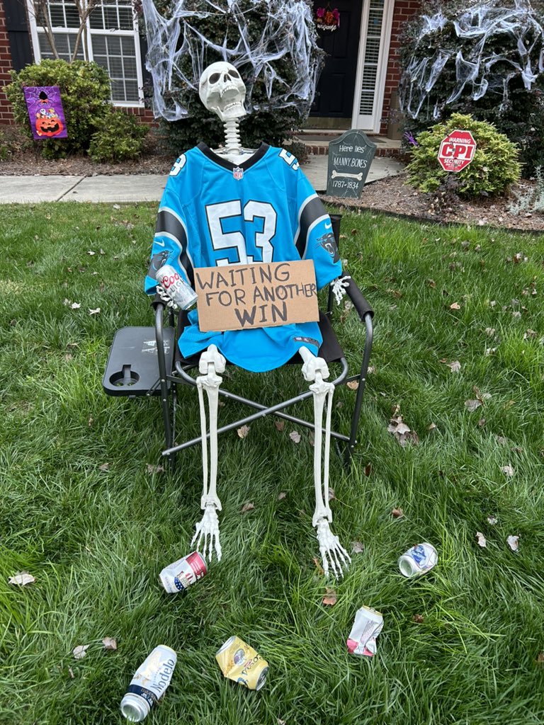My Halloween decorations this year 😂 #KeepPounding