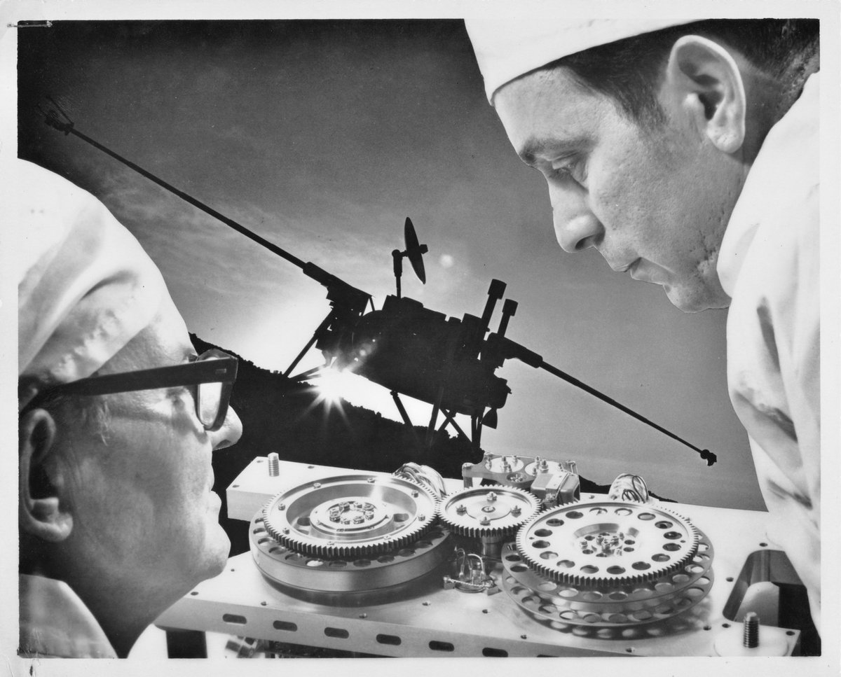 TFDahl's tweet photo. @sanzdzld The lander's Guidance Control and Sequencing Computer (GCSC) used plated wire memory. The lander's tape recorder used a metal tape to tolerate the heat sterilization procedure (about 240 F). https://t.co/yGD0WBlvsW