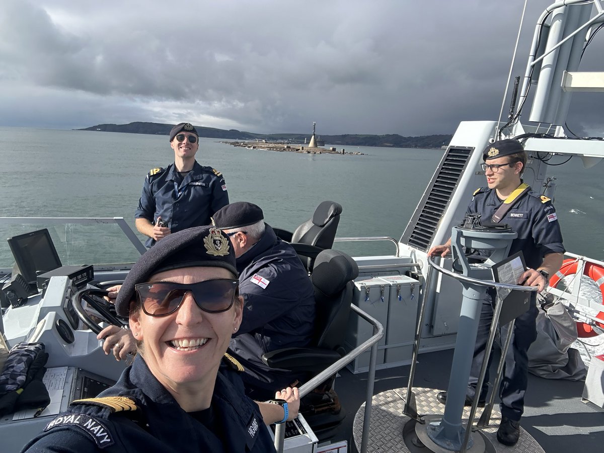 chiggins24's tweet photo. A great Navy day in @HMSExpress with a visit to @CaptAndyBray and his team at #BRNC! ⚓️☀️👍🏼 #lovemyjob #smallshipsbigimpact #RoyalNavy #coastalforcessqudron https://t.co/4jGeWtedU5