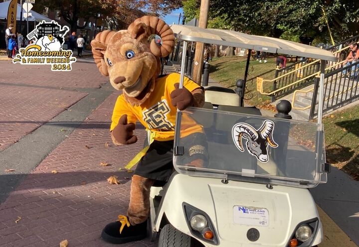 FraminghamU's tweet photo. Block party on State Street! 

#FramState #FSURams #FraminghamStateUniversity #fRAMily #FraminghamState #Homecoming https://t.co/qSRUmsrcF6