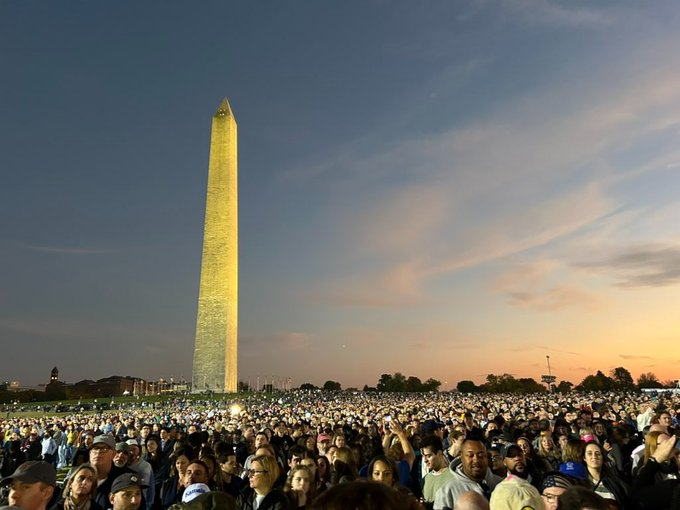 MikeNellis's tweet photo. 75,000 people at this Harris rally tonight

That's insane 💙 https://t.co/NXLbWjVzxV