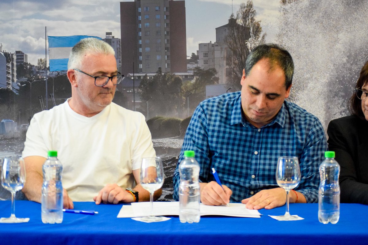 ¡<a href="/WaiwenCR/">Waiwen Comodoro</a> en lo más alto! 🙌🏻

Este equipo es el resultado del gran proyecto deportivo que tiene nuestra ciudad y estoy sumamente orgulloso de que sean los embajadores de #Comodoro en torneos nacionales e internacionales.