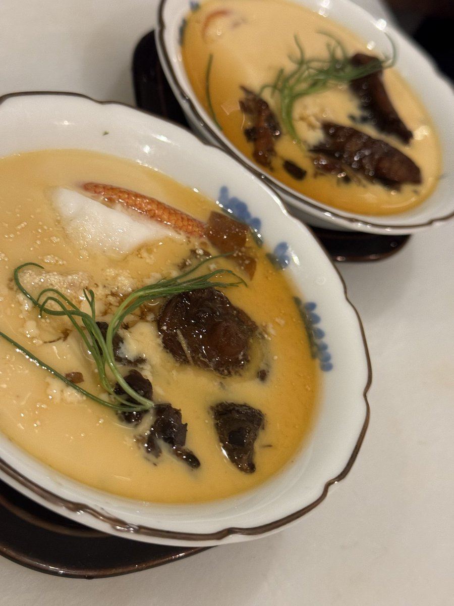 zarubaku's tweet photo. 天然キノコミックスと赤ハタとハモの魚卵のトリプルミックス茶碗蒸し！鰹出汁も加わり美味さのカルテット！コースの一品ですがご予約、もしくは20〜30分お待ちいただければご用意可能です。ぜひ〜 https://t.co/QqwfBFnEZE