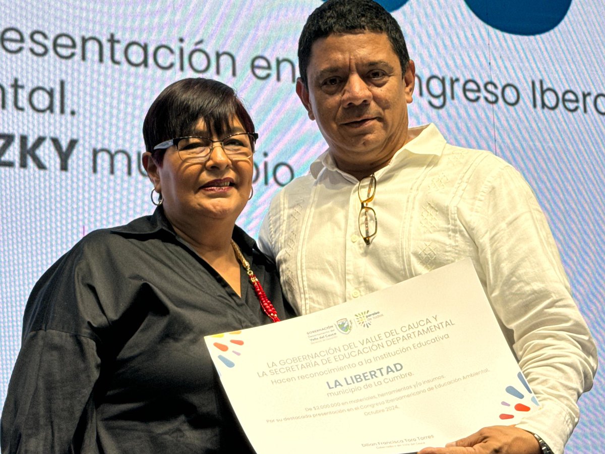 SecEducaValle's tweet photo. Con más de 200 millones de pesos en insumos, fortalecemos los proyectos pedagógicos productivos de las instituciones galardonadas en el Foro de Educación Rural. Cada recurso entregado es una semilla de cambio. 🌱📚 #EducaciónRural #CompromisoQueTransforma https://t.co/vOyGOmgPBc