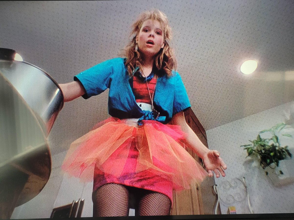 LenValyrian's tweet photo. I’m excited to watch my favorite movie: Teen Witch

Ppl always talk about Blake Lively but her sister Robyn is the real style icon https://t.co/9uQSaWx2fZ