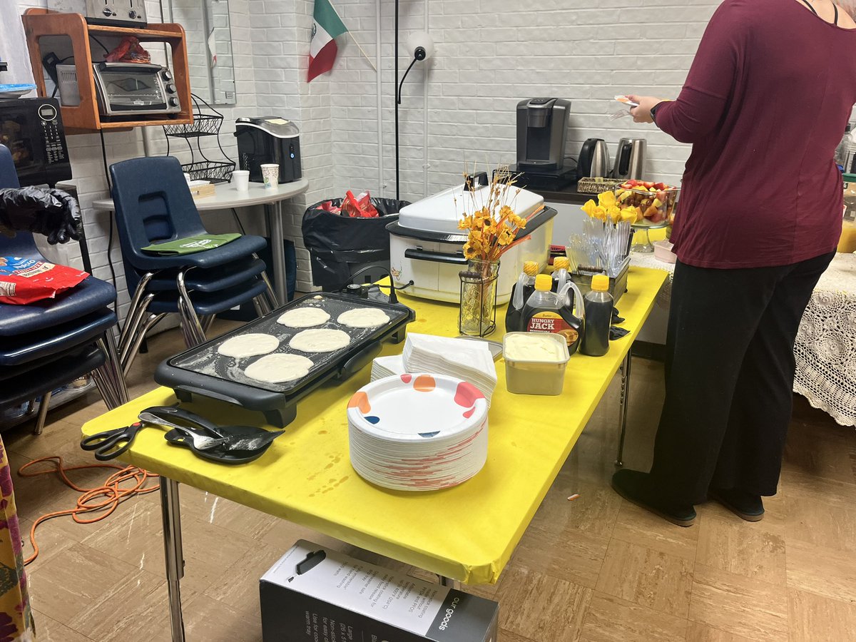 dinorahdlt's tweet photo. We thanked our hard working &amp; dedicated teachers with a homemade pancake breakfast on Friday! #pillowishome @PillowPanthers 

@AustinISD 
@katrinabailey08 https://t.co/qjtJMlA3LO