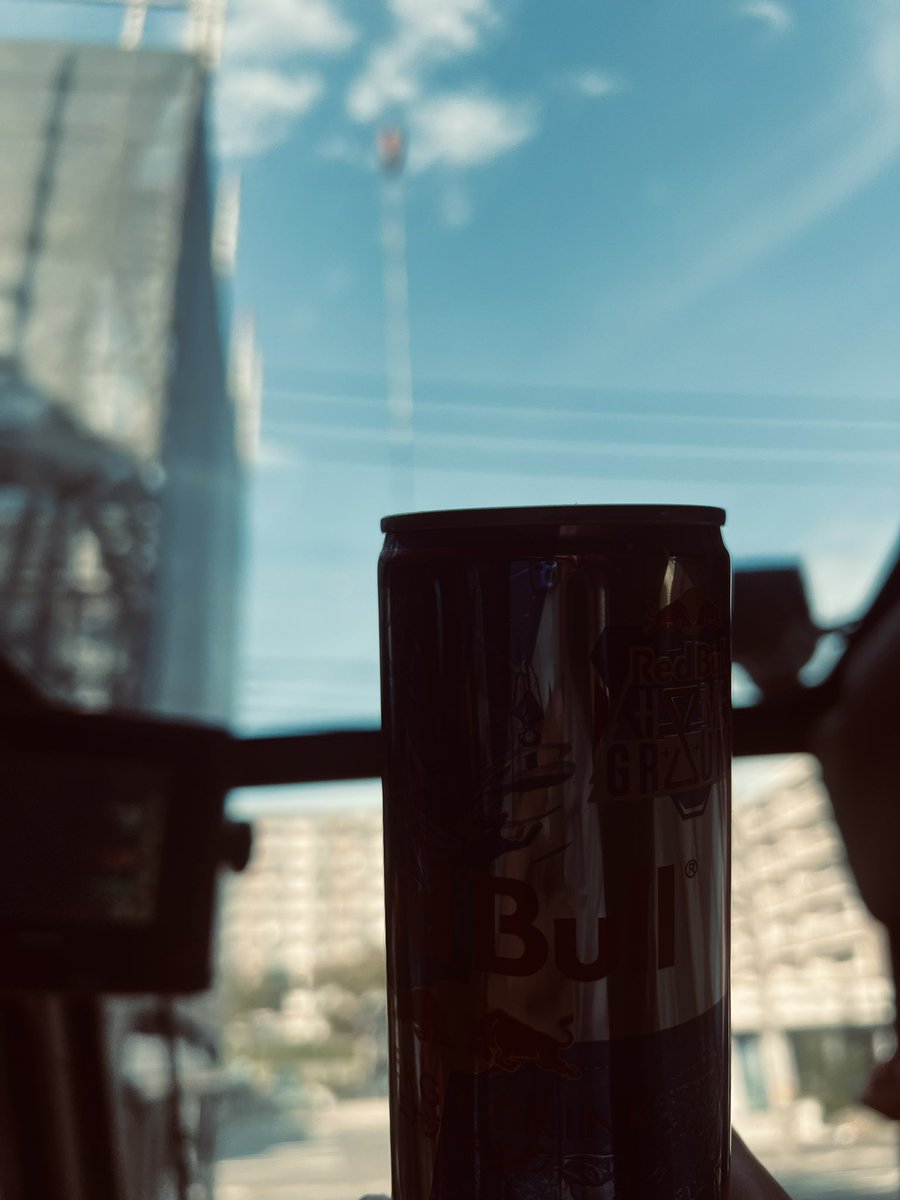 お仕事もレッドブルもありがとうございます😊