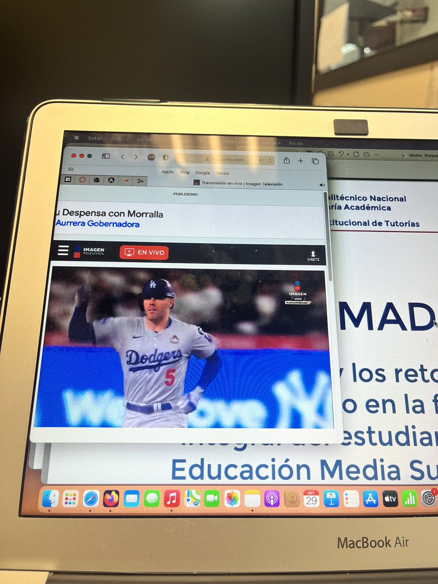 gri_din's tweet photo. Los @Yankees se disfrazaron de Sultanes en esta #SerieMundial 
Barrerán los @Dodgers?? 🤔🤔 https://t.co/YK0KeFgea0