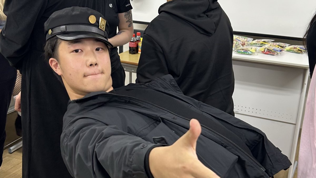 AkamonkaiJLS's tweet photo. 箸（はし）を使（つか）ったゲームやビンゴ大会（たいかい）をして、盛（も）り上（あ）がりました！仮装（かそう）をして来（き）てくれた学生（がくせい）も沢山（たくさん）いて、とても楽（たの）しいパーティーになりました🎃 https://t.co/3lvkWkqESM