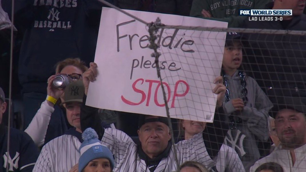 torrescjaz's tweet photo. THIS SIGN HAD ME DEAD😂 LFGGG FREDDIE FREEMAN!! #Dodgers #WorldSeries https://t.co/Rrww9fosIn