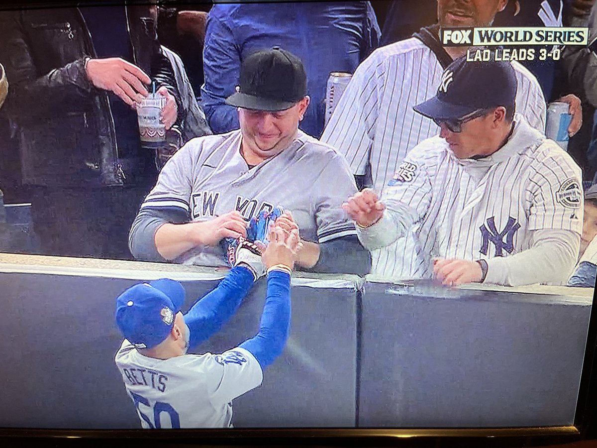 ARTschorn's tweet photo. Yankee fan literally pawing the ball out of Moolie Betts’ glove. #faninterference #WorldSeries2024 https://t.co/wPDUt4QI5t