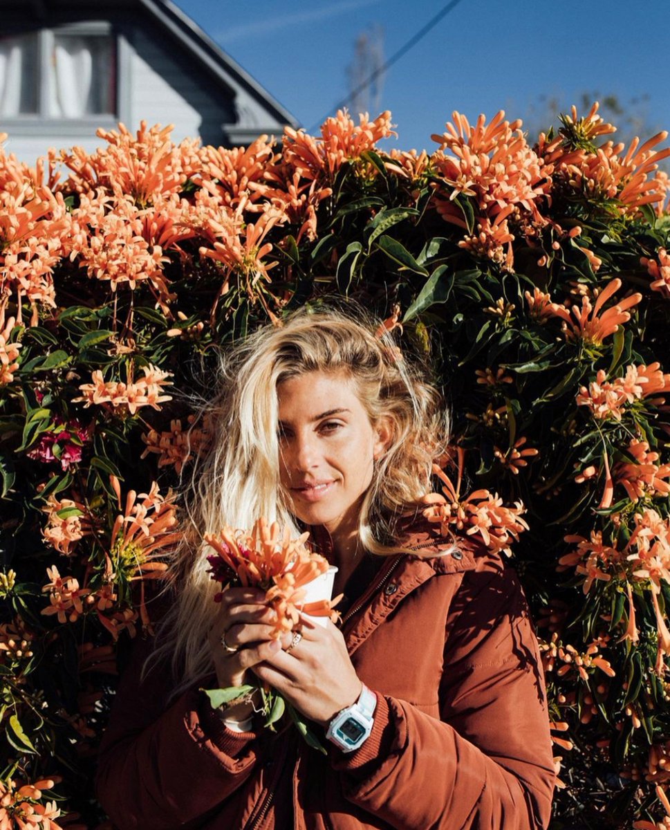 freestyle_watch's tweet photo. Sage Erickson embracing those fall vibes with Flower Power in full bloom 🍂🌸 Her signature watch adds a splash of color to the season! 🌊 #watchgram #watchdaily #watchlove #watchshot #watchpics #surfwatch #surfvibes #fallstyle #falltrends https://t.co/A4g35iICWC https://t.co/OvjjR4g3QE