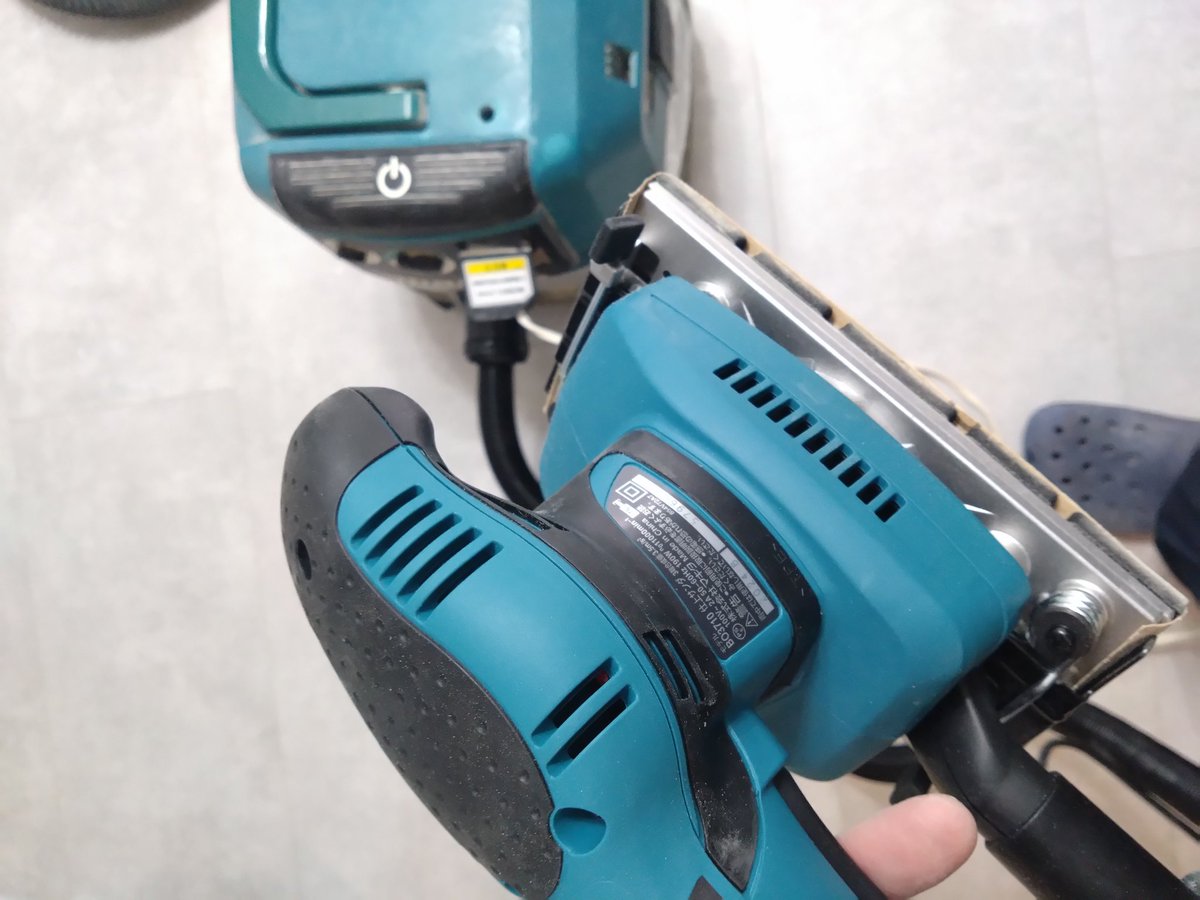 dahokichi's tweet photo. リアテック下地、やっぱりプライマーのらなくて、削ることに…
柱は2本で、1本目の2面は手でやったけどノックダウン☠
仕切り直して、文明の利器を手に入れ再チャレンジ😂 https://t.co/PQWkCYLxc2