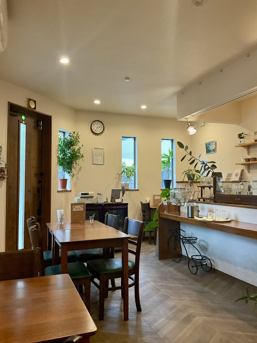 LOVEHachi3's tweet photo. #大阪の思い出 #cafebean #泉大津市　
#わさお大賞 会場近く
グルテンフリーケーキや雑穀のランチがあって、私好み❣️
ケーキは私が作る時くらいに甘味少なくて良かった。この藤色のお茶がめちゃめちゃ美味しかった‼️ https://t.co/aGxQ6KHl8s