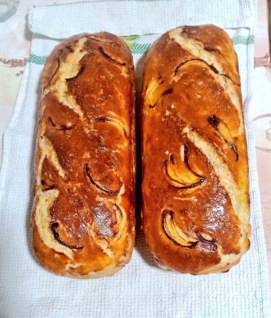 nico_patrascu's tweet image. #mybread #breadwithonionandseeds #hotfromoven
#relaxinthekitchen 
#bread