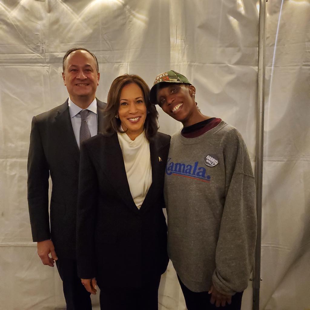 Tracee Loran tweet media