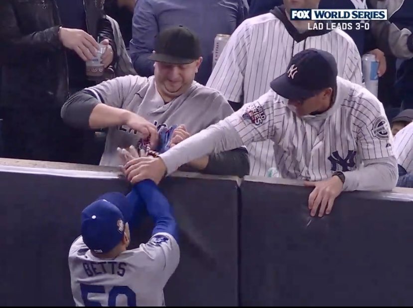 Yankees fans 😂 😂 😂 

#WorldSeries2024