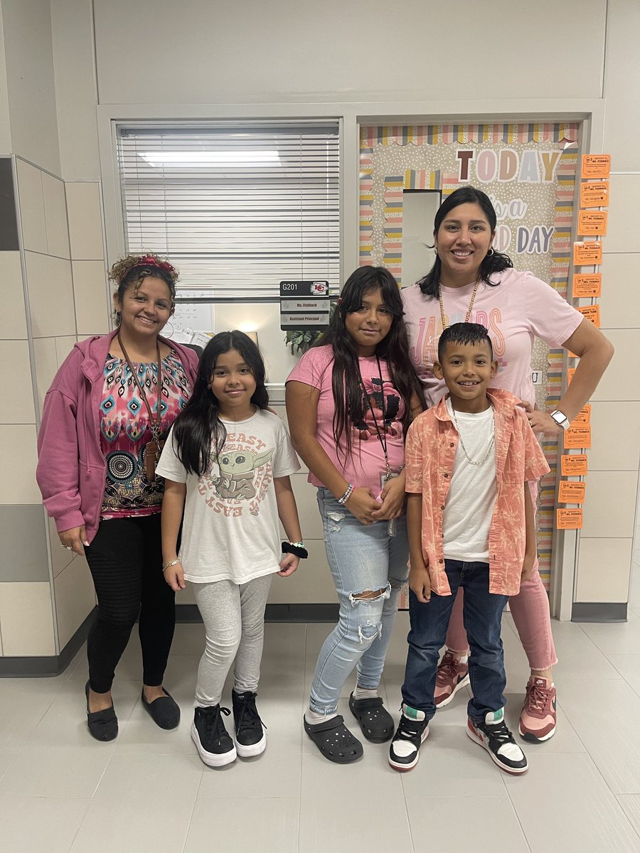 SantaFeCISD's tweet photo. 💖💞Keep Calm and Avoid Drugs 💖💞

#redribbonweek2024 https://t.co/Vh95aiArDy