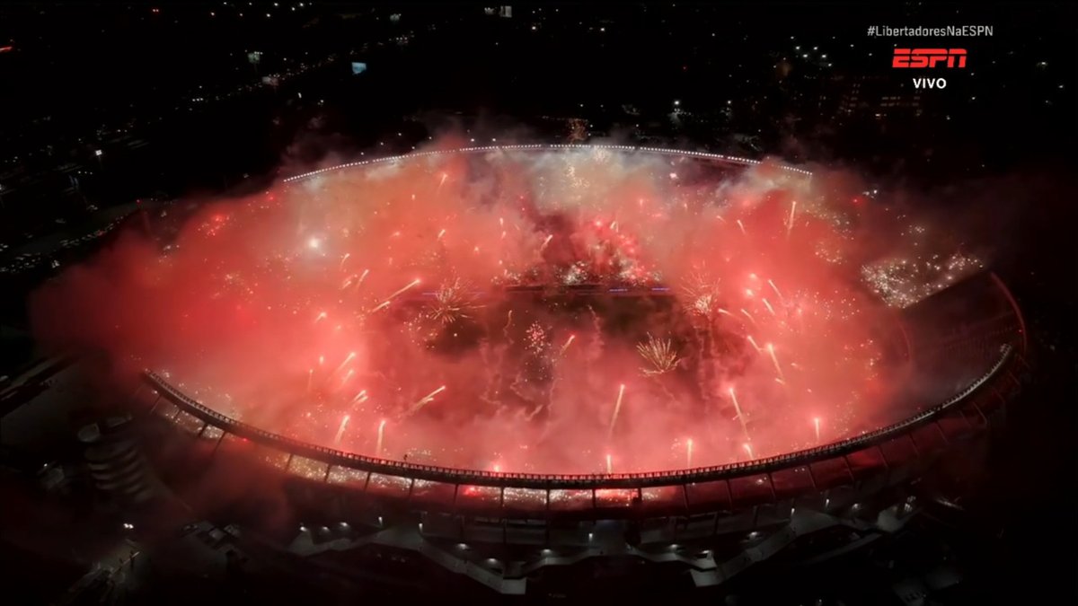 DoentesPFutebol's tweet photo. O Monumental de Núñez virou um caldeirão. https://t.co/oI2WJIkPF1
